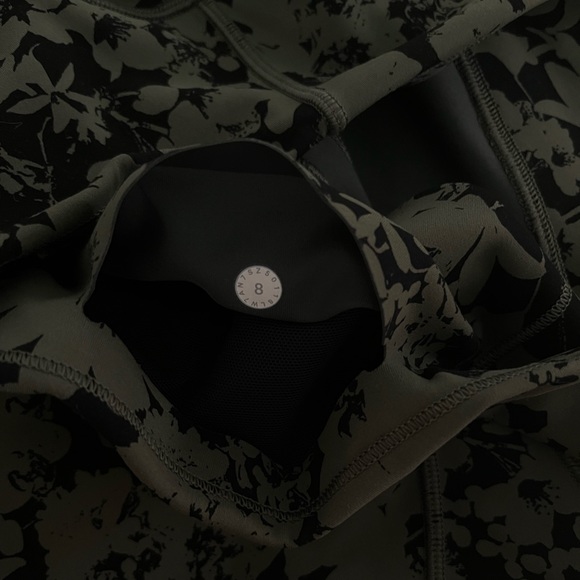 Lululemon In Movement Short - Picture 4 of 6